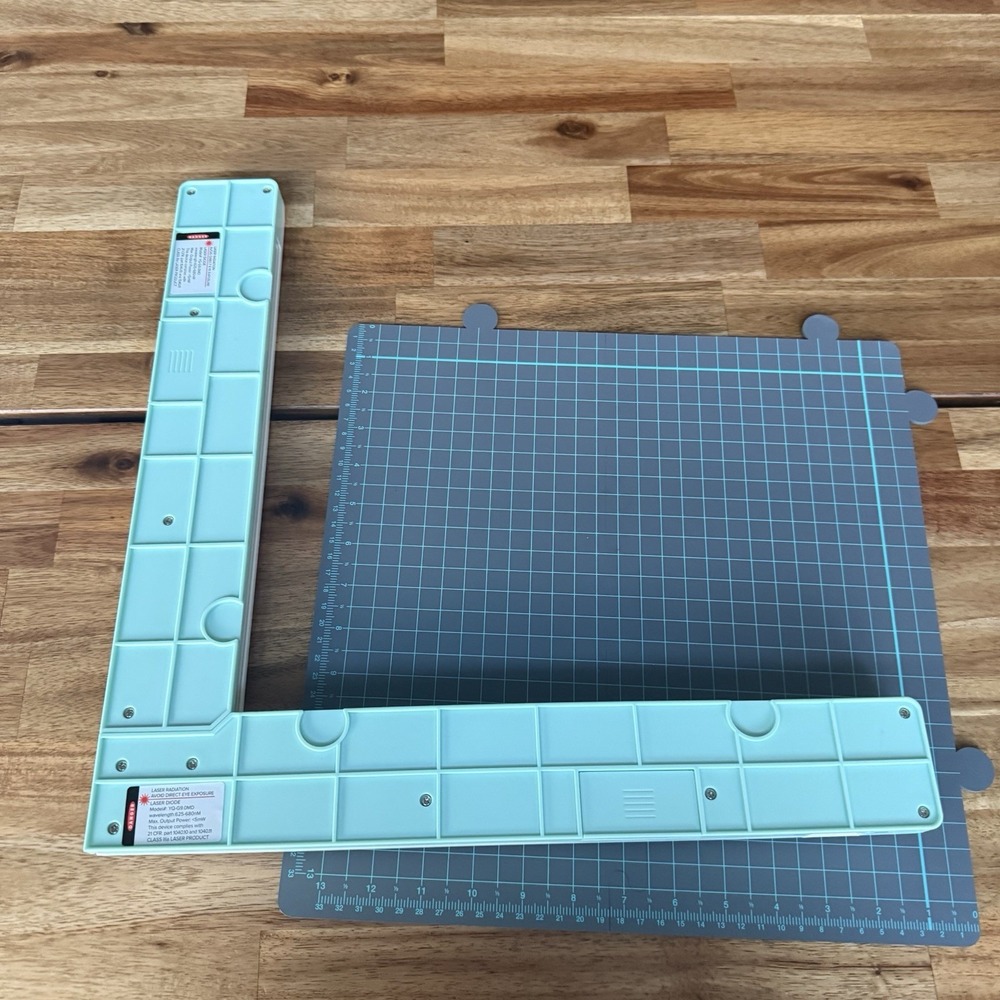 We R Memory Keepers Laser Square Alignment Tool with Mat, Model/MPN Laser Square - Picture 3 of 5